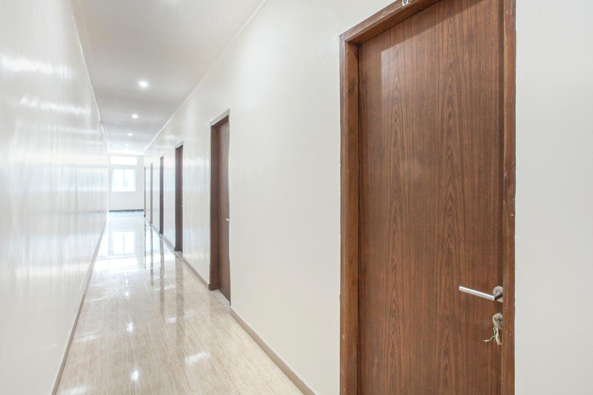 Super Oyo Capital O 134 Lg Residence Surabaya Eksteriør billede